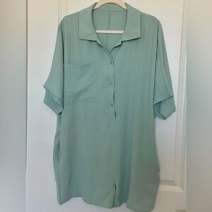 New Minty Green Romper 🌿 Size Small
